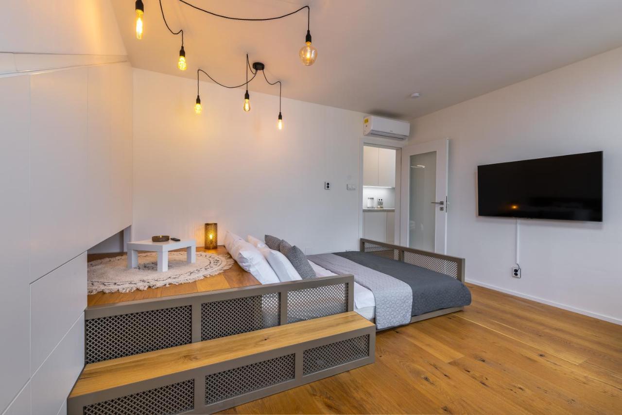 Luxurious, Charming Studio Perfect For Couples Prag Exterior foto
