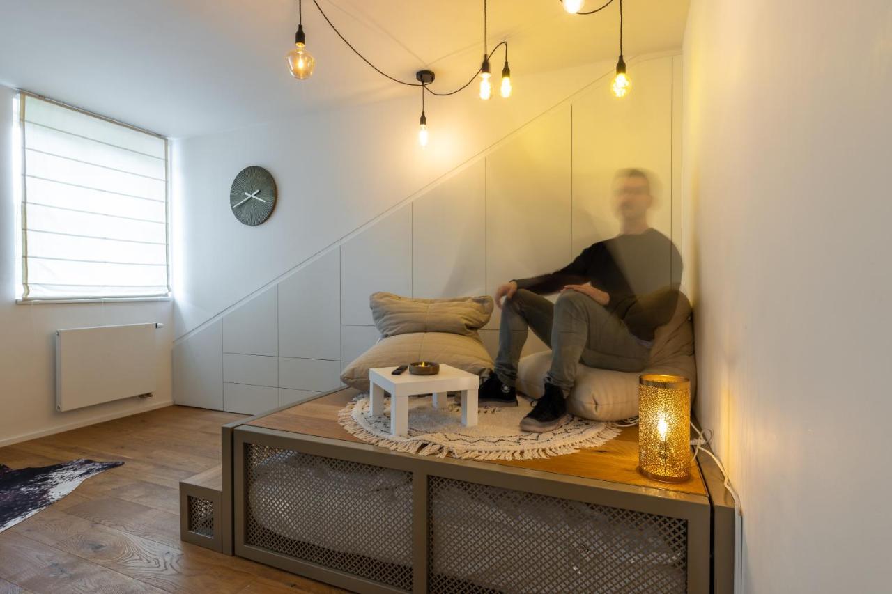 Luxurious, Charming Studio Perfect For Couples Prag Exterior foto